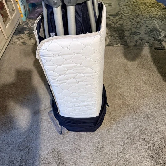 Nuna Pack and Play Travel Crib w/ Mattress & Carry Bag – Navy – Clean - Picture 3 of 9